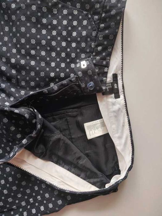 Spodnie z lekko zwężającymi się nogawkami, bawełna