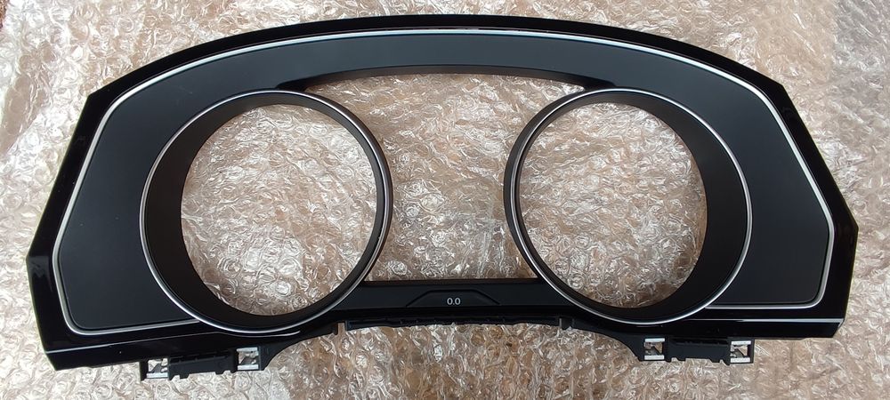 Панель приладів Passat B8