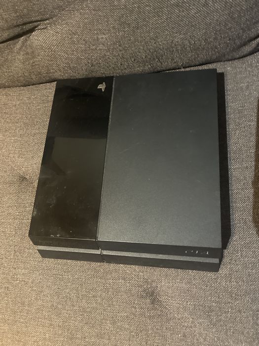 Play 4 con um controlo e dois jogos