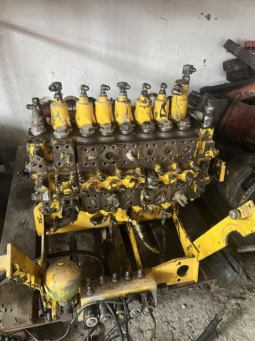 Розподільник Komatsu pc 210