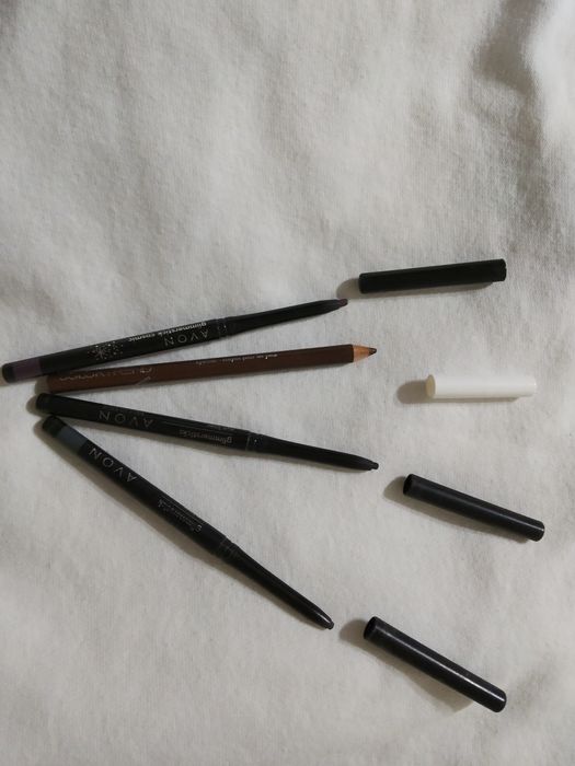 Помады, карандаши, новые.