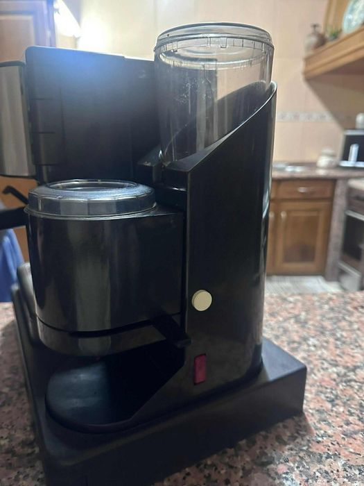 Maquina de café troia com moinho