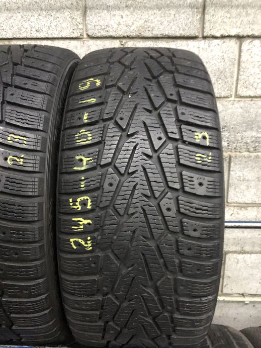 Зимові шини 245/40 R19 (98T) NOKIAN