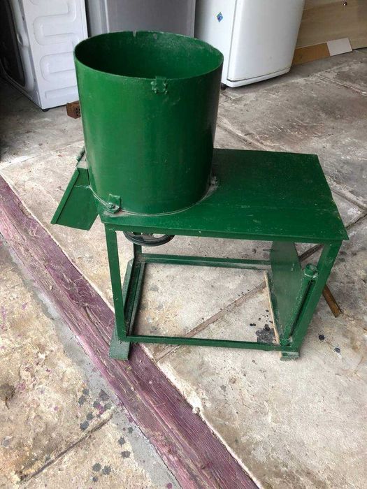 Універсальна саморобна бурякорізка – подрібнювач коренеплодів