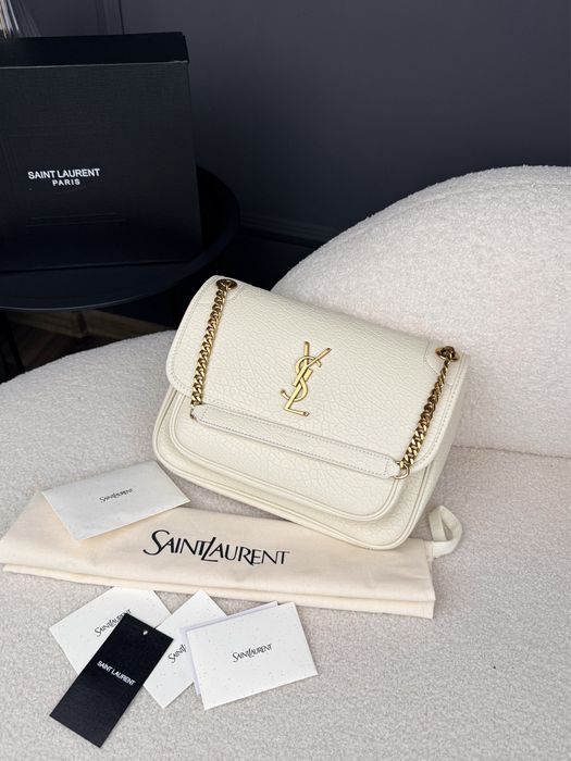 Сумка Saint Laurent Niki in Grained Lambskin Milk / Gold
