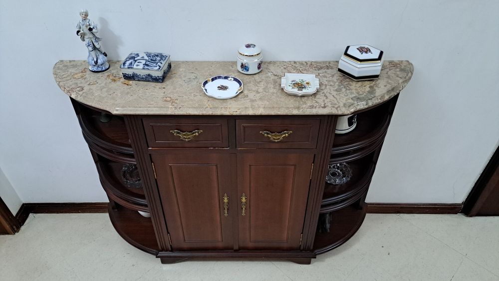Mesa sapateira tampo em marmore e espelho