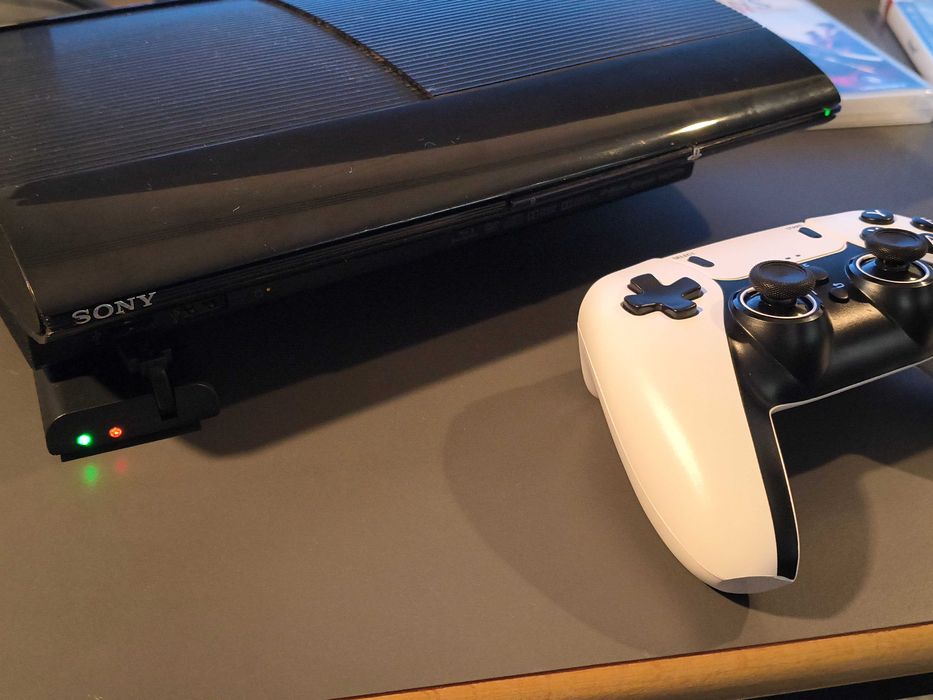 Playstation 3 + 3 jogos + comando
