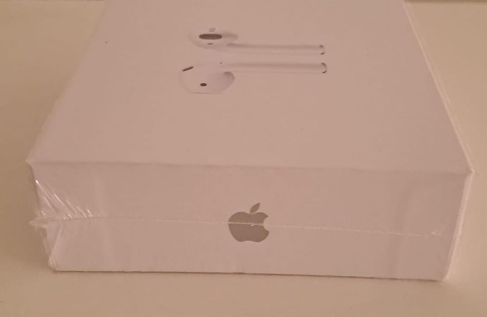 AirPods 2.ª Geração + Wireless Charging Case — NOVOS E SELADOS