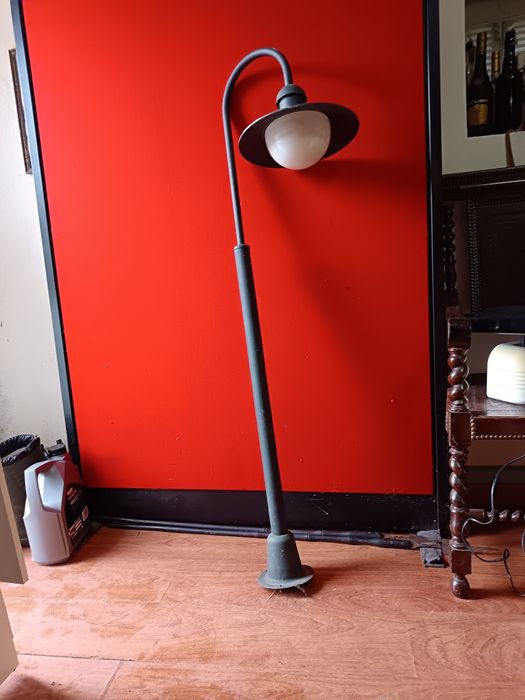 Candeeiro de pé alto com 1,38m