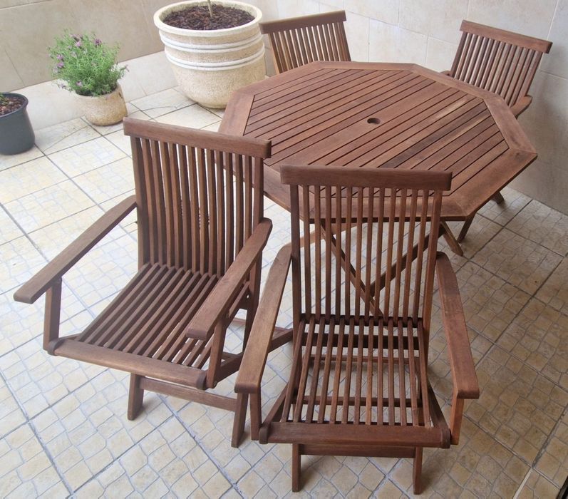 Conjunto 1 Mesa Acácia OCTOGONAL + 4 Cadeiras Acácia c/ Braços