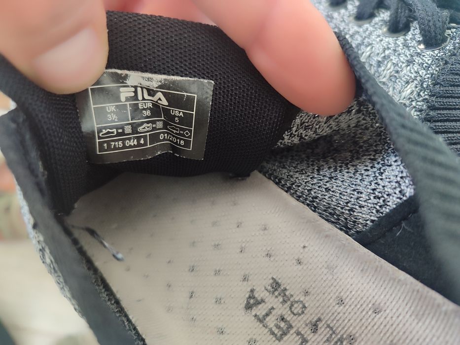 кросівки skechers та fila