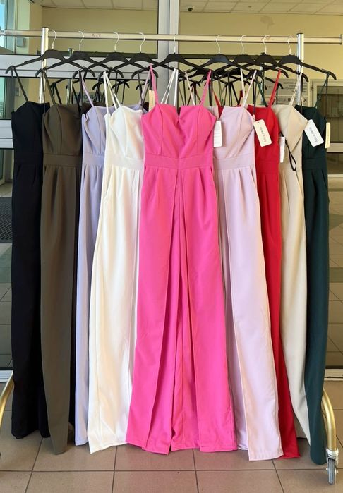 Kombinezon elegancki z rozcieciami