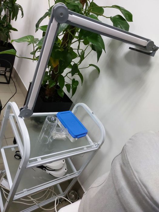 Професійний столик з лампою