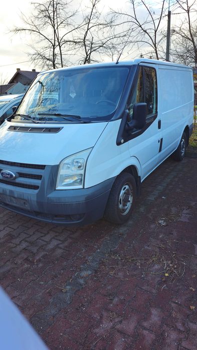 Wynajem Busa Ford Transit do Przeprowadzek i Transportu