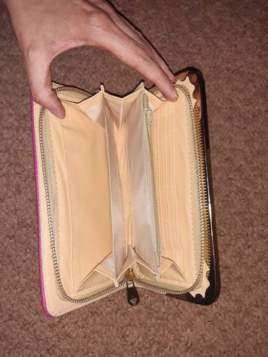 Duży różowy portfel