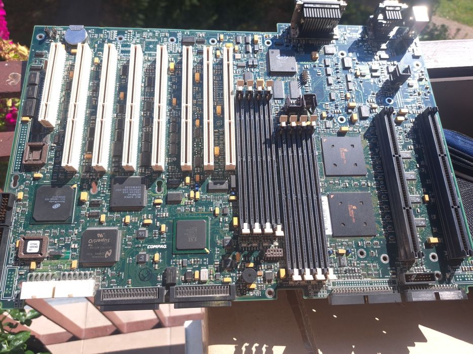 Płyta serwerowa Compaq z procesorem