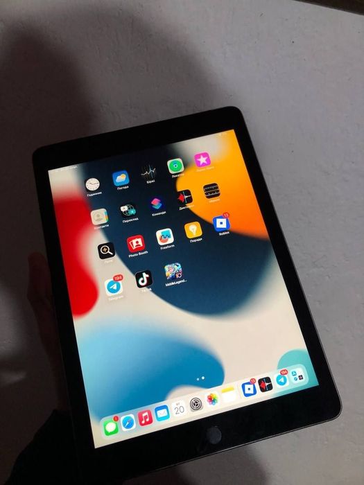 !!Продам IPad 5!!