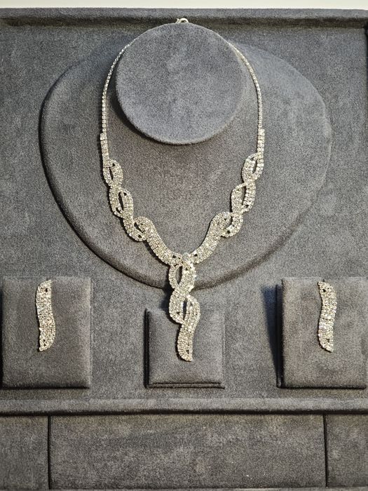 Nowy komplet biżuterii kolia i kolczyki srebrne z cyrkoniami