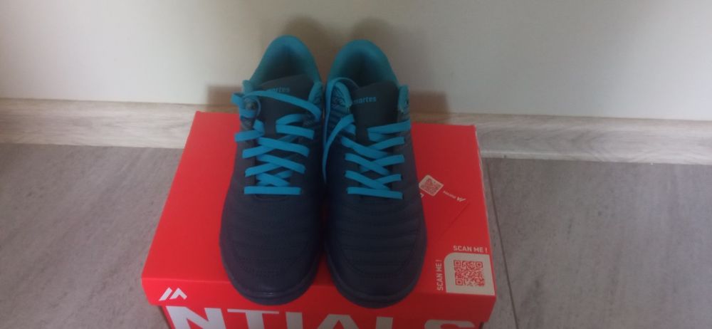 Buty chłopięce roz 38  ( nowe )