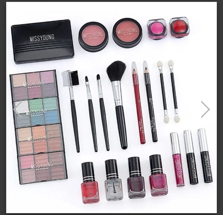 Набір жіночої косметики в подарунковому чемоданчику MC1155 Makeup set Срібний