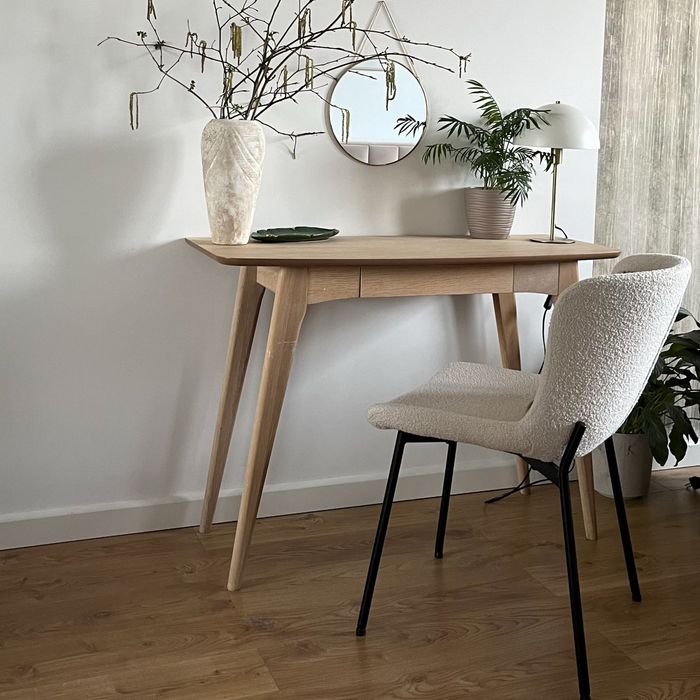 Biurko, toaletka dreniana. Krzeslo gratis