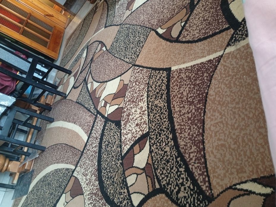 Sprzedam dywan w dobrym stanie.
Wymiary dywanu: 3 × 4 m.