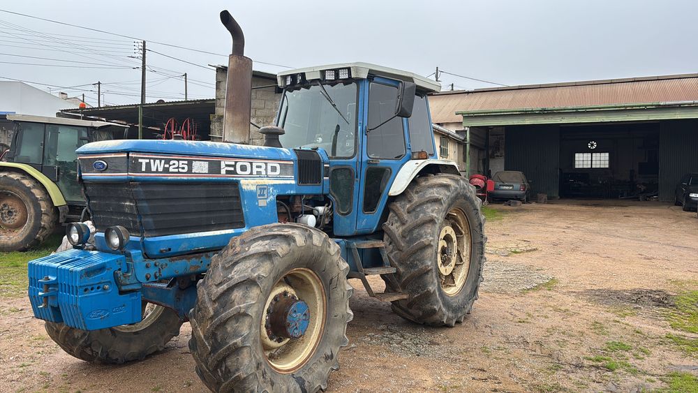 Trator Ford TW 25