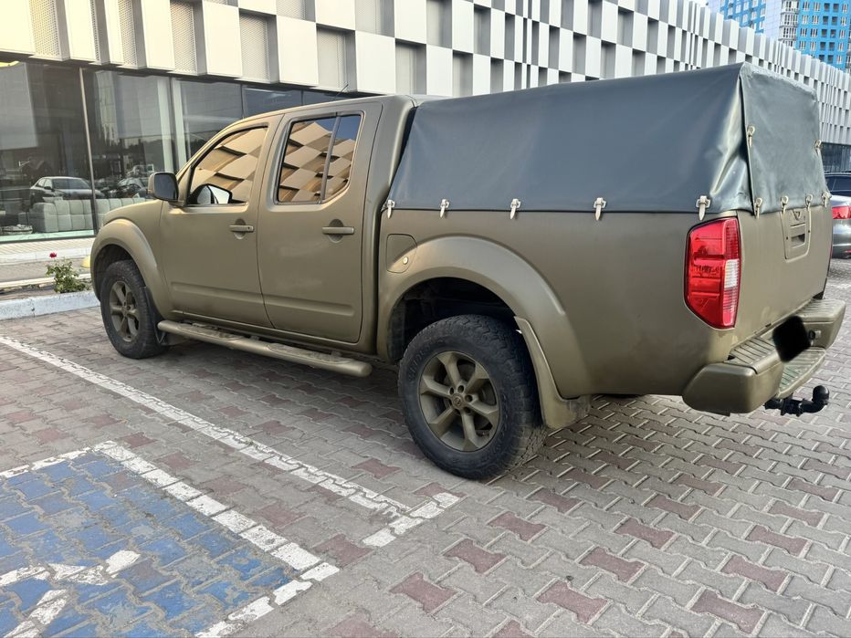Nissan navara 2.5 MT