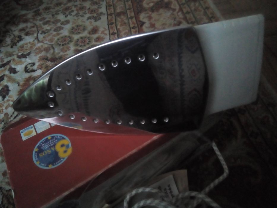 Ferro a vapor Ufesa. Novo