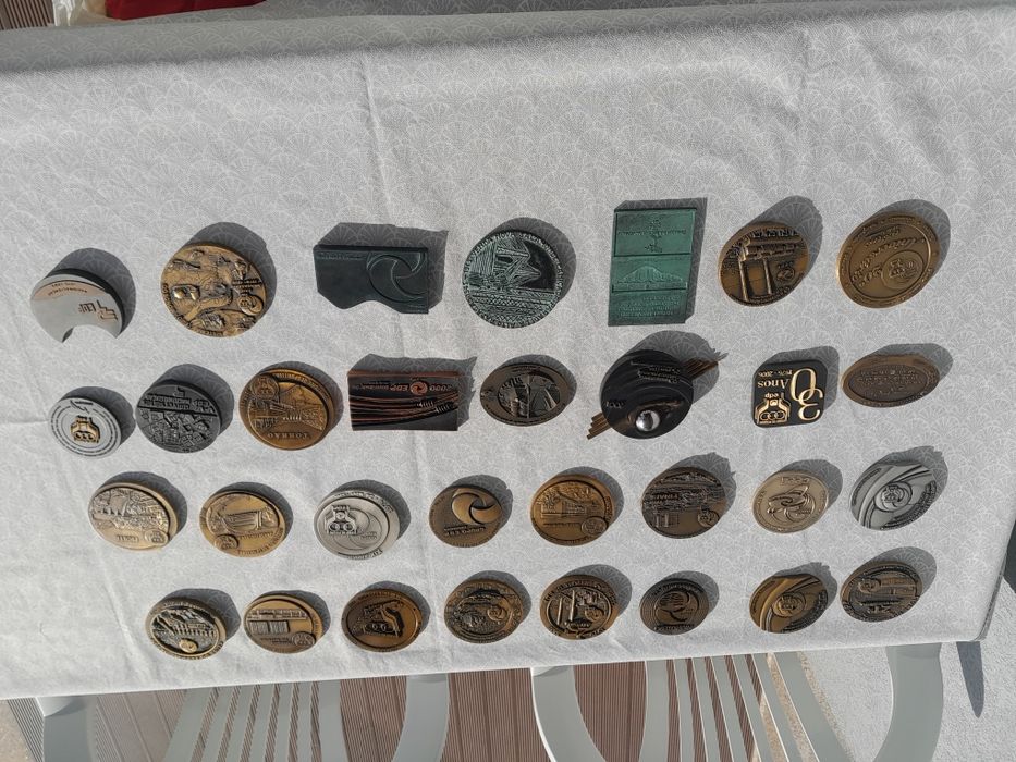 Medalhas comemorativas em bronze.