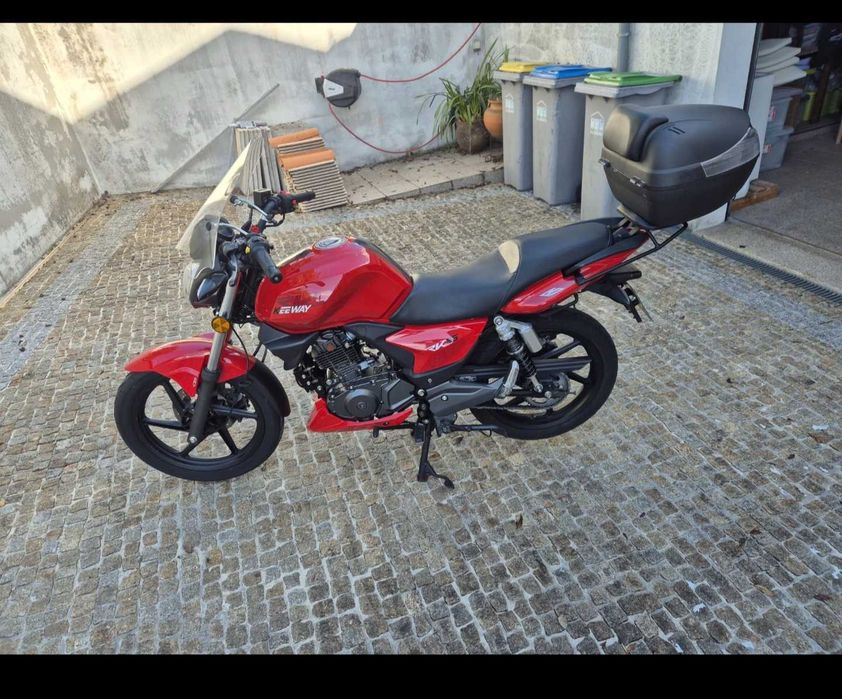 KEEWAY RKS 125 como nova