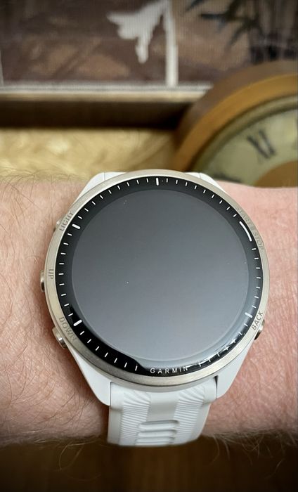 Garmin Foreranner 965. Часы, которые реально заставляют бегать.