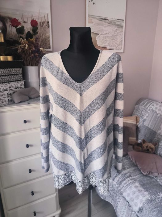 Sweter w paski w literę V, sweter z ażurową koronką, r. 46-48