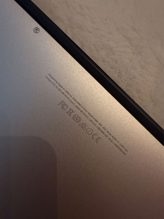 Model: MacBook Air 13-inch (Model A1466, EMC 2925)