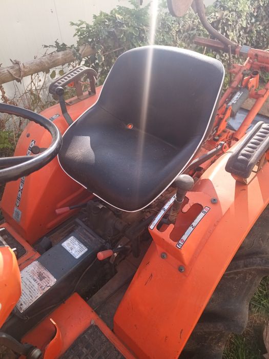 Trator Kubota b1502