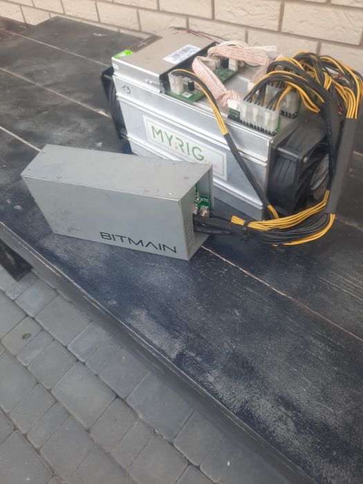 Bitmain APW3   1600 Antoinette s 9
