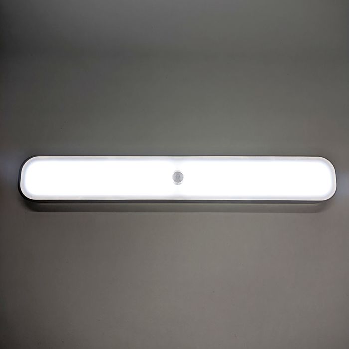 Світлодіодна лампа WILLED з датчиком руху та дисплеєм заряду 24cm