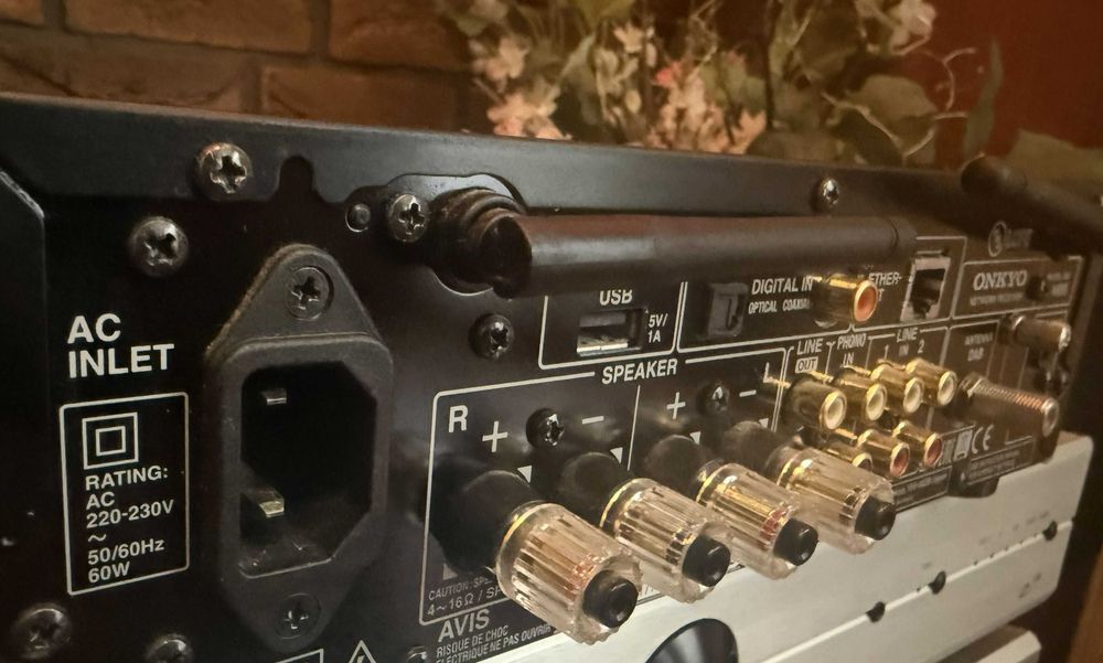 Onkyo R-N855 - sieciowy amplituner stereo