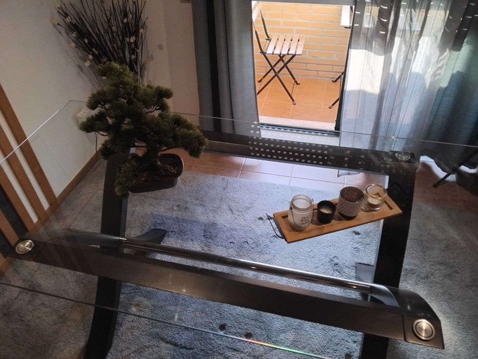 Mesa de jantar em bom estado