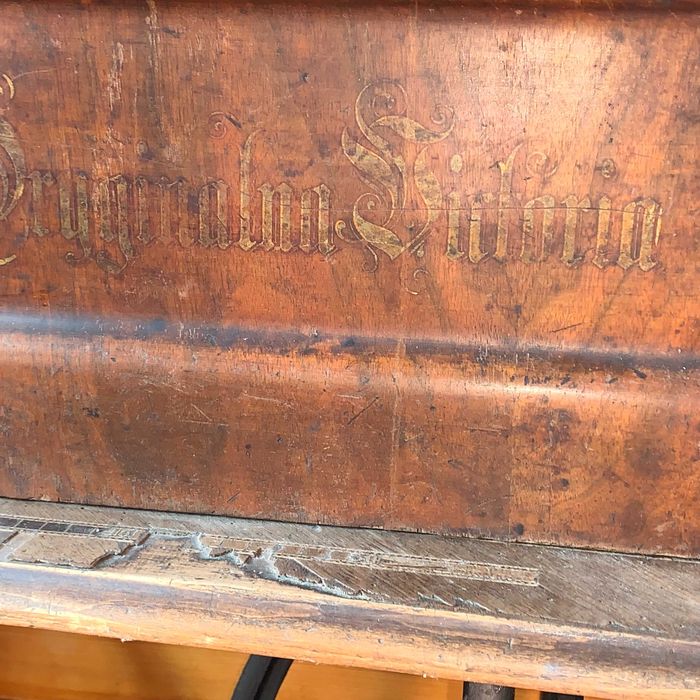 stara zabytkowa maszyna do szycia Oryginalna Victoria