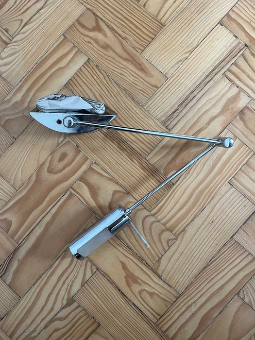 Aplique cromado da AREA