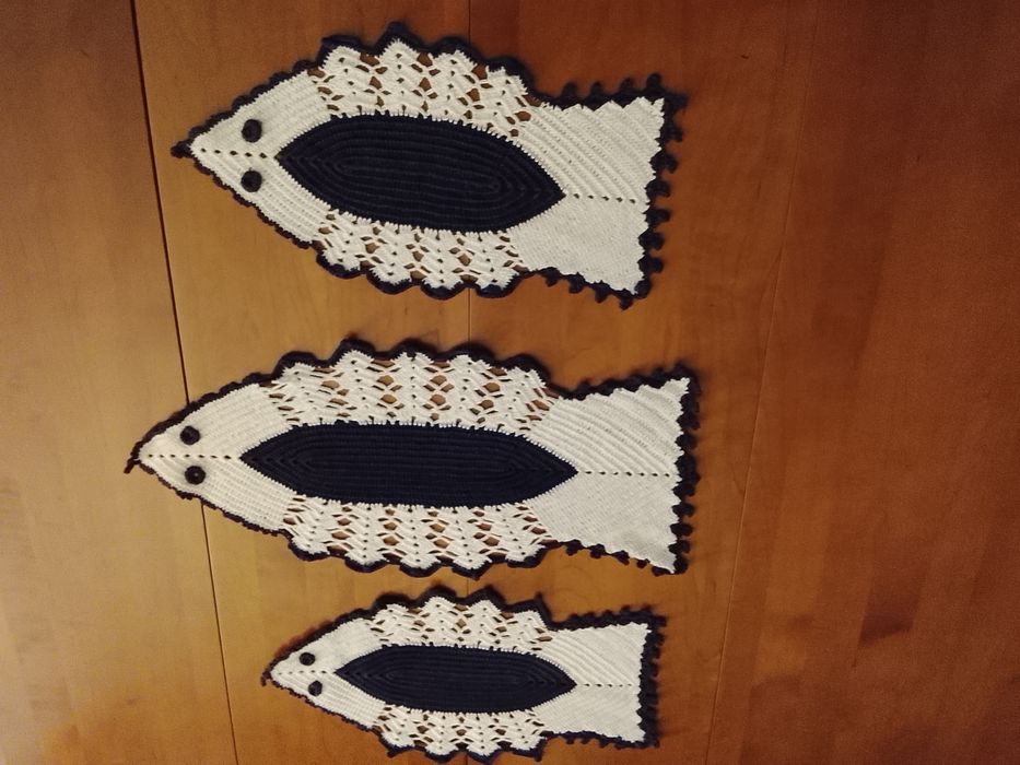 Conjunto de três naperons em crochê feitos á mão