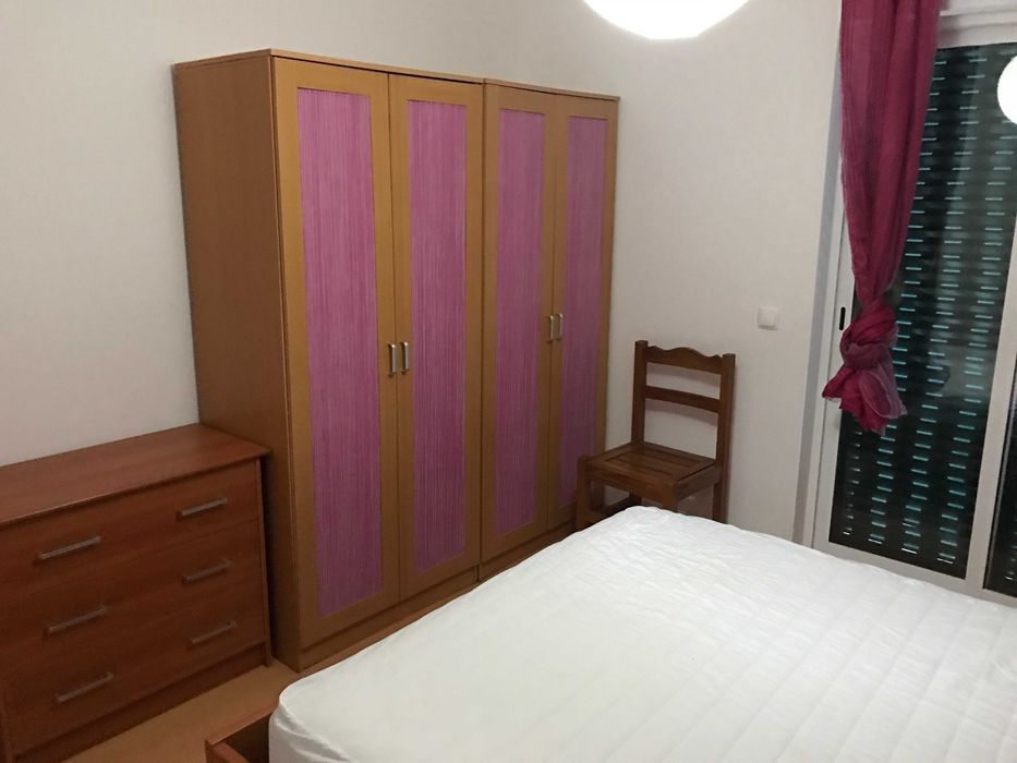 T2 com piscina, primeira linha de praia