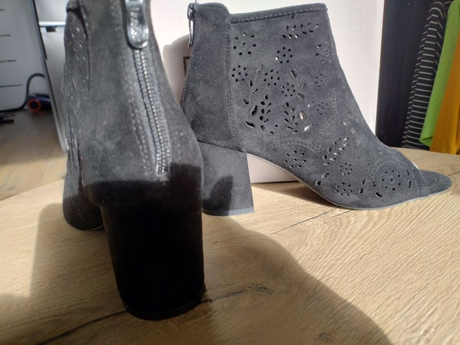 Buty na obcasie roz 38