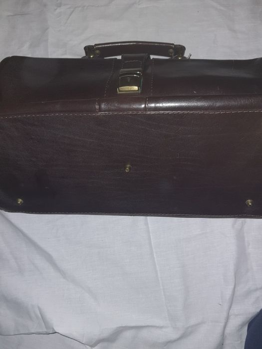 Mala de médico em pele