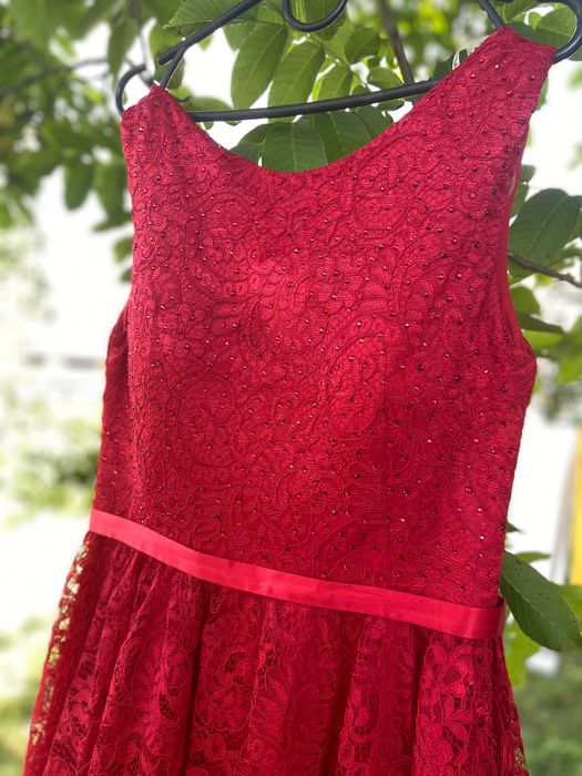 Продається випускна сукня!
Будь неповторною!