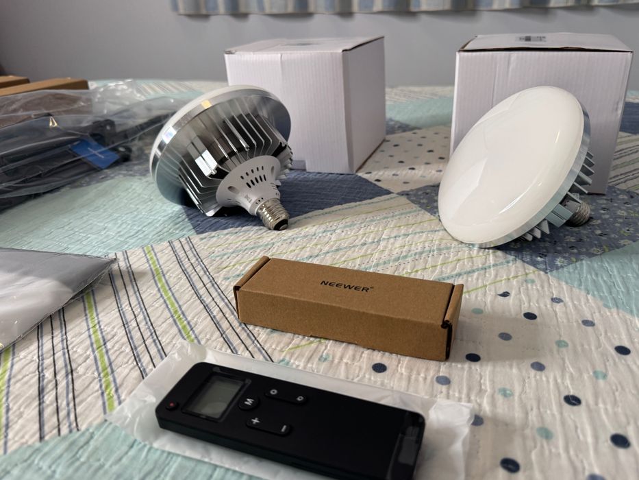 Neewer kit de 2 soft boxes de iluminação 61x61 Lâmpadas LED bicolor