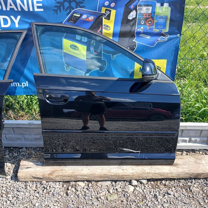 Poszycie drzwi prawy przód Audi a3 8p ly9b