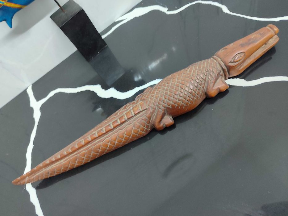 Peixe e crocodilo decorativo em madeira