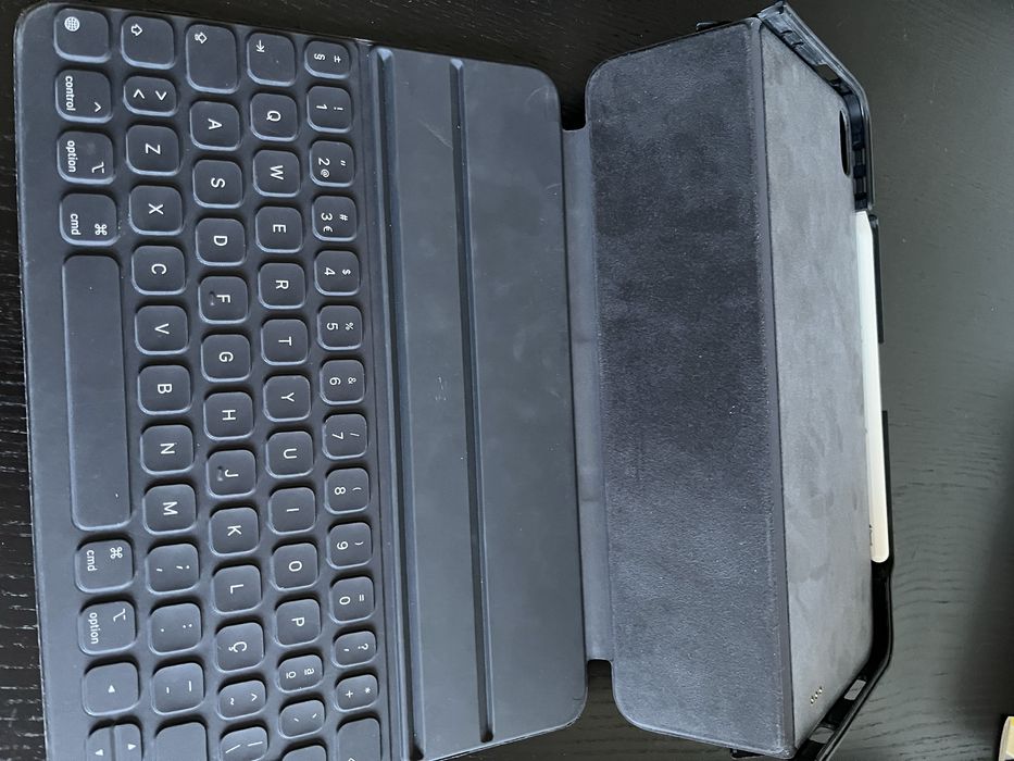 Vendo capa protetora  ou teclado para iPad Pro 11’’ e ipad pro 12.9’’